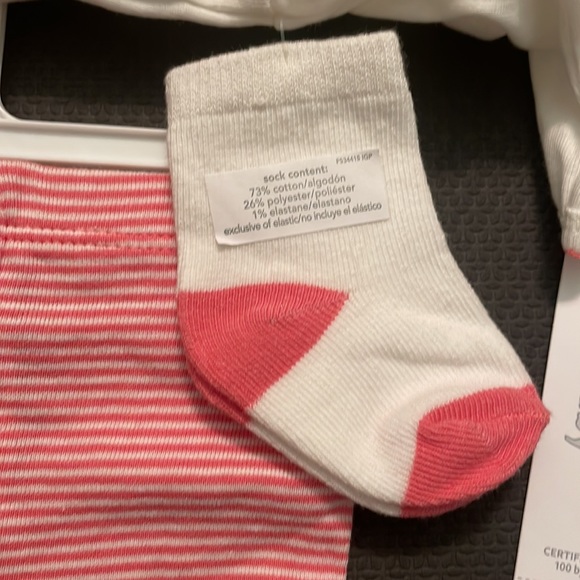 4-Piece Newborn Girls Set - Picture 5 of 11